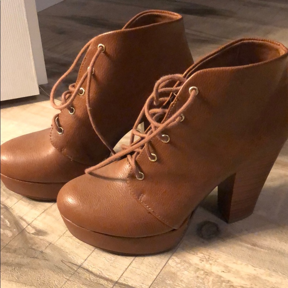 Super cute soda heels lace up bootie